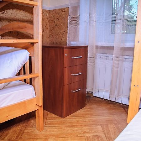 Golden Globus Hostel Kyiv Exterior photo