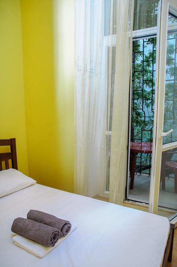 Golden Globus Hostel Kyiv Exterior photo