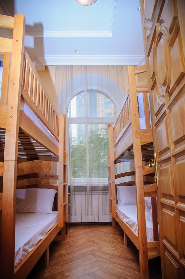 Golden Globus Hostel Kyiv Exterior photo