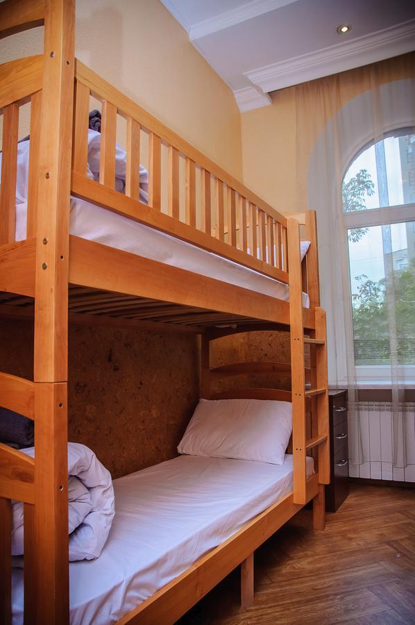 Golden Globus Hostel Kyiv Exterior photo