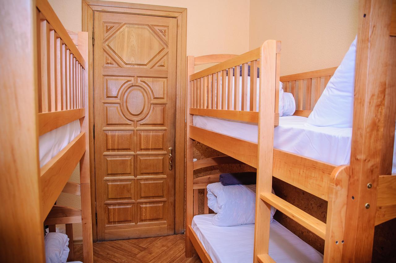 Golden Globus Hostel Kyiv Exterior photo