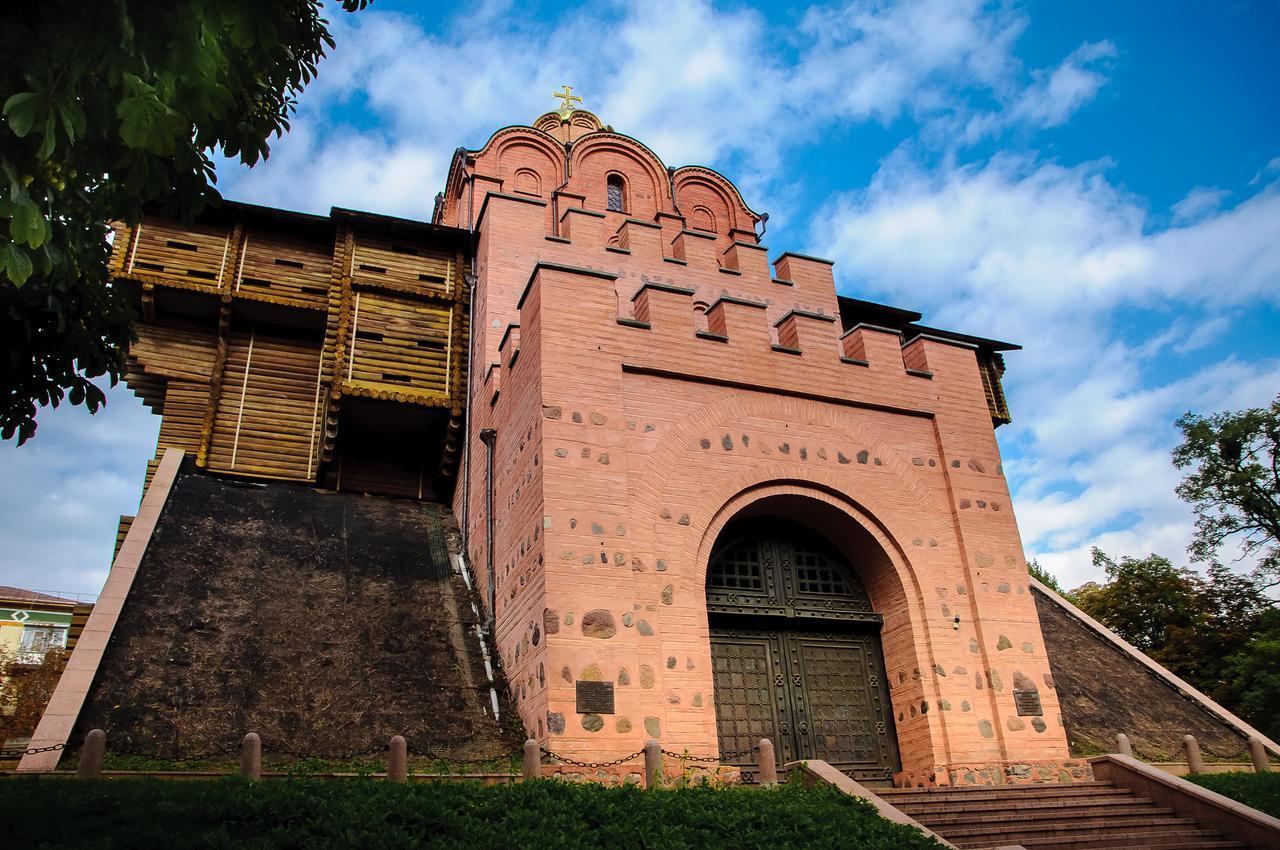 Golden Globus Hostel Kyiv Exterior photo