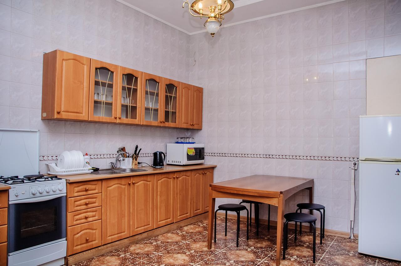 Golden Globus Hostel Kyiv Exterior photo