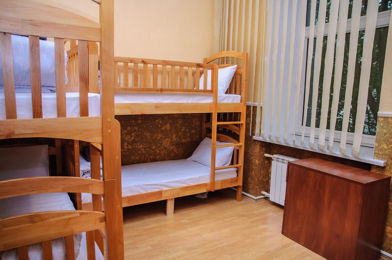 Golden Globus Hostel Kyiv Exterior photo